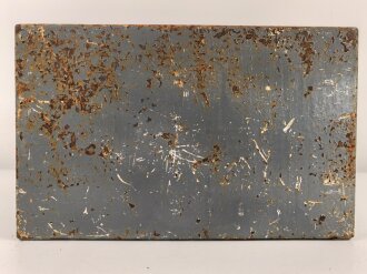 Gehäuse  für ein Panzerfunkgerät der Wehrmacht , neuzeitlich lackiert, ungereinigt