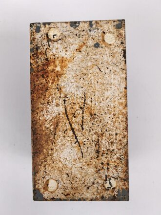 Gehäuse  für ein Panzerfunkgerät der Wehrmacht , neuzeitlich lackiert, ungereinigt