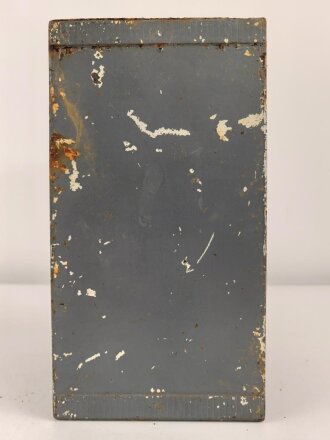 Gehäuse  für ein Panzerfunkgerät der Wehrmacht , neuzeitlich lackiert, ungereinigt