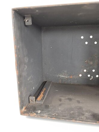 Gehäuse in der Größe eines Tornister Empfänger Berta ( Torn. E.b ) der Wehrmacht. Ungereinigt, Originallack