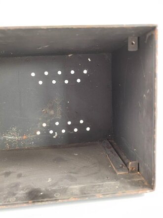 Gehäuse in der Größe eines Tornister Empfänger Berta ( Torn. E.b ) der Wehrmacht. Ungereinigt, Originallack