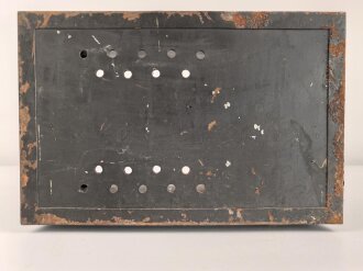Gehäuse in der Größe eines Tornister Empfänger Berta ( Torn. E.b ) der Wehrmacht. Ungereinigt, Originallack