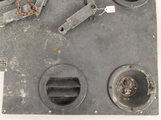 Original lackierte Leichtmetallabdeckung Wehrmacht. Originallack, Maße 41 x 49cm