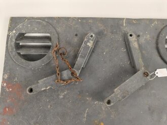 Original lackierte Leichtmetallabdeckung Wehrmacht. Originallack, Maße 41 x 49cm