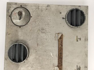 Original lackierte Leichtmetallabdeckung Wehrmacht. Originallack, Maße 41 x 49cm