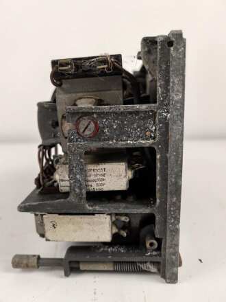 Luftwaffe, Umformer U.10/E, Ln 27377 für Fu.G 10. Originallack, die Gehäuseschrauben fehlen, Funktion nicht geprüft