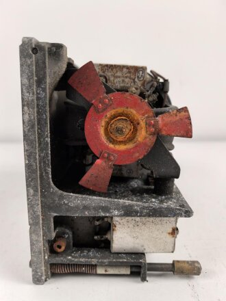 Luftwaffe, Umformer U.10/E, Ln 27377 für Fu.G 10. Originallack, die Gehäuseschrauben fehlen, Funktion nicht geprüft