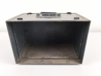 Gehäuse zum Tornister Empfänger Berta ( Torn. E.b ) der Wehrmacht. Ungereinigt, Originallack ?