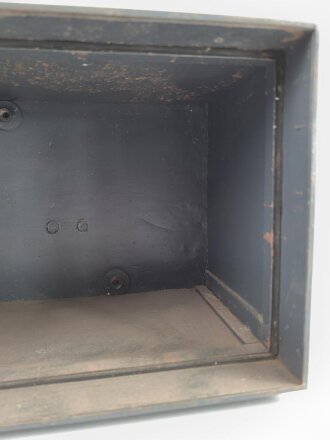 Gehäuse zum Tornister Empfänger Berta ( Torn. E.b ) der Wehrmacht. Ungereinigt, Originallack ?