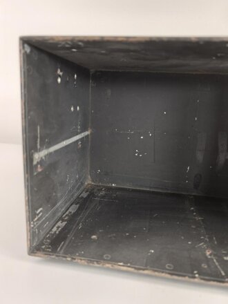 Gehäuse für Zubehörtornister  zum Tornister Empfänger Berta ( Torn. E.b ) der Wehrmacht. Ungereinigt, Originallack , nicht Vollständig