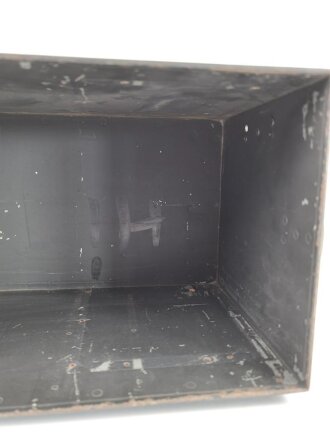 Gehäuse für Zubehörtornister  zum Tornister Empfänger Berta ( Torn. E.b ) der Wehrmacht. Ungereinigt, Originallack , nicht Vollständig