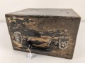 Zubehör / Ersatzteilkasten , höchstwahrscheinlich für Kriegsmarine Funkgeräte. Maße 22 x 29 x 19cm. Originallack, ungereinigtes Stück