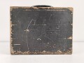Zubehör / Ersatzteilkasten , höchstwahrscheinlich für Kriegsmarine Funkgeräte. Maße 22 x 29 x 19cm. Originallack, ungereinigtes Stück