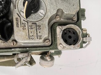 Russland, Funkgerät R-107 aus der Zeit des kalten Krieg. Im Transportkasten mit Zubehör. Funktion nicht geprüft