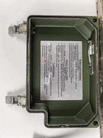 Russland, Funkgerät R-107 aus der Zeit des kalten Krieg. Im Transportkasten mit Zubehör. Funktion nicht geprüft