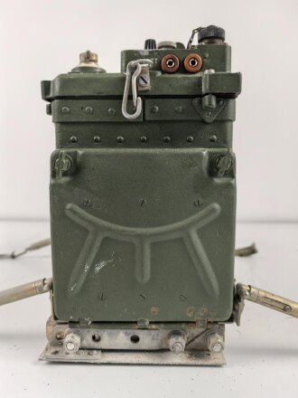 Russland, Funkgerät R-107 aus der Zeit des kalten Krieg. Im Transportkasten mit Zubehör. Funktion nicht geprüft