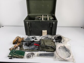 Russland, Funkgerät R-107 aus der Zeit des kalten Krieg. Im Transportkasten mit Zubehör. Funktion nicht geprüft