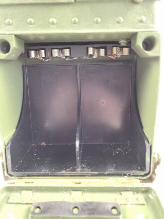 Russland, Funkgerät R-107 aus der Zeit des kalten Krieg. Im Transportkasten mit Zubehör. Funktion nicht geprüft