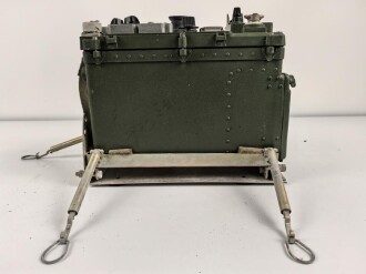 Russland, Funkgerät R-107 aus der Zeit des kalten Krieg. Im Transportkasten mit Zubehör. Funktion nicht geprüft