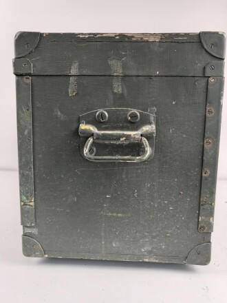 Russland, Funkgerät R-107 aus der Zeit des kalten Krieg. Im Transportkasten mit Zubehör. Funktion nicht geprüft