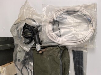 Russland, Funkgerät R-107 aus der Zeit des kalten Krieg. Im Transportkasten mit Zubehör. Funktion nicht geprüft