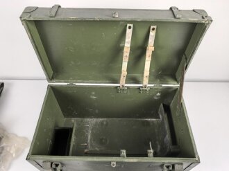 Russland, Funkgerät R-107 aus der Zeit des kalten Krieg. Im Transportkasten mit Zubehör. Funktion nicht geprüft