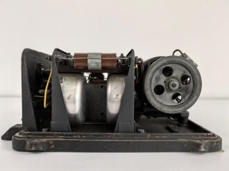 Umformer U.20 aS Wehrmacht. Verwendet in Fahrzeugen als Kraftquelle des 20 Watt Sender b im Gerätesatz Fu 18 ( Sonder KFZ 251/14. Originallack, Funktion nicht geprüft