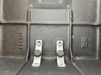 Umformer U.20 aS Wehrmacht. Verwendet in Fahrzeugen als Kraftquelle des 20 Watt Sender b im Gerätesatz Fu 18 ( Sonder KFZ 251/14. Originallack, Funktion nicht geprüft