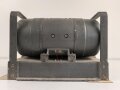 Umformer U.100 a Wehrmacht. Verwendet in Fahrzeugen als Kraftquelle des 100 Watt Sender  im Gerätesatz Fu 11 in Panzerspähwagen. Originallack, Funktion nicht geprüft, datiert 1944. Bodenplatte liegt lose bei