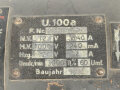 Umformer U.100 a Wehrmacht. Verwendet in Fahrzeugen als Kraftquelle des 100 Watt Sender  im Gerätesatz Fu 11 in Panzerspähwagen. Originallack, Funktion nicht geprüft, datiert 1944. Bodenplatte liegt lose bei