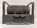 Umformer U.100 a Wehrmacht. Verwendet in Fahrzeugen als Kraftquelle des 100 Watt Sender  im Gerätesatz Fu 11 in Panzerspähwagen. Originallack, Funktion nicht geprüft, datiert 1944. Bodenplatte liegt lose bei