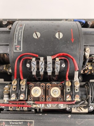 Umformer U.80a Wehrmacht. Verwendet in Fahrzeugen als Kraftquelle des 80 Watt Sender  im Gerätesatz Fu 12  in Panzerspähwagen. Originallack, Funktion nicht geprüft, datiert 1943