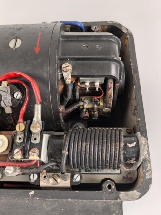 Umformer U.80a Wehrmacht. Verwendet in Fahrzeugen als Kraftquelle des 80 Watt Sender  im Gerätesatz Fu 12  in Panzerspähwagen. Originallack, Funktion nicht geprüft, datiert 1943