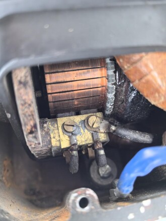 Umformer U.80a Wehrmacht. Verwendet in Fahrzeugen als Kraftquelle des 80 Watt Sender  im Gerätesatz Fu 12  in Panzerspähwagen. Originallack, Funktion nicht geprüft, datiert 1943