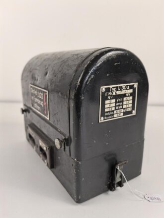 Umformer U.30a Wehrmacht. Verwendet in Fahrzeugen als Kraftquelle des 30 Watt Sender a .Originallack, Funktion nicht geprüft, datiert 1937