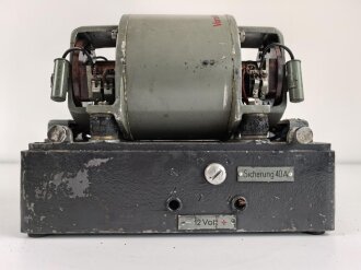 Umformer U.30a Wehrmacht. Verwendet in Fahrzeugen als Kraftquelle des 30 Watt Sender a .Originallack, Funktion nicht geprüft, datiert 1937