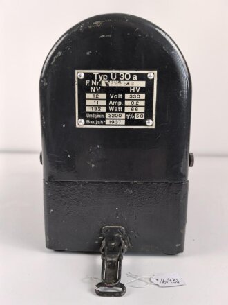 Umformer U.30a Wehrmacht. Verwendet in Fahrzeugen als Kraftquelle des 30 Watt Sender a .Originallack, Funktion nicht geprüft, datiert 1937