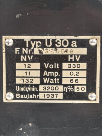 Umformer U.30a Wehrmacht. Verwendet in Fahrzeugen als Kraftquelle des 30 Watt Sender a .Originallack, Funktion nicht geprüft, datiert 1937