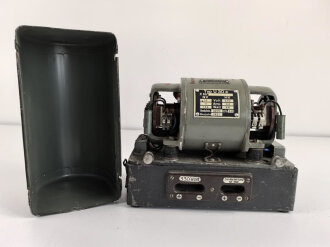 Umformer U.30a Wehrmacht. Verwendet in Fahrzeugen als Kraftquelle des 30 Watt Sender a .Originallack, Funktion nicht geprüft, datiert 1937