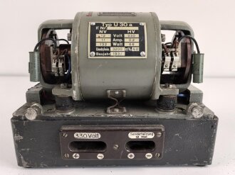 Umformer U.30a Wehrmacht. Verwendet in Fahrzeugen als Kraftquelle des 30 Watt Sender a .Originallack, Funktion nicht geprüft, datiert 1937