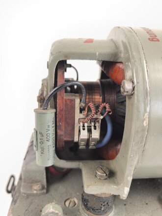 Umformer U.30a Wehrmacht. Verwendet in Fahrzeugen als Kraftquelle des 30 Watt Sender a .Originallack, Funktion nicht geprüft, datiert 1937