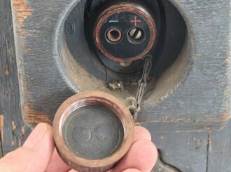 Wehrmacht, Nickelsammler " 12 NC 26 " Guter Gesamtzustand, Originallack. Funktion nicht geprüft, Deckel schliesst, lässt sich aber nicht verschliessen. Versand nur auf Palette