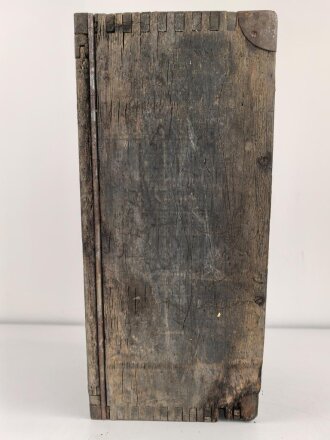 Wehrmacht, Nickelsammler " 12 NC 26 " Guter Gesamtzustand, Originallack. Funktion nicht geprüft, Deckel schliesst, lässt sich aber nicht verschliessen. Versand nur auf Palette