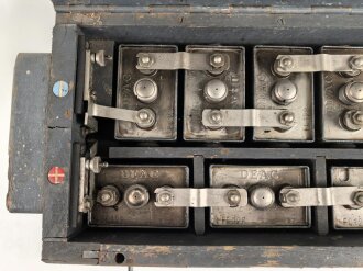 Wehrmacht, Nickelsammler " 12 NC 26 " Guter Gesamtzustand, Originallack. Funktion nicht geprüft, Deckel schliesst, lässt sich aber nicht verschliessen. Versand nur auf Palette