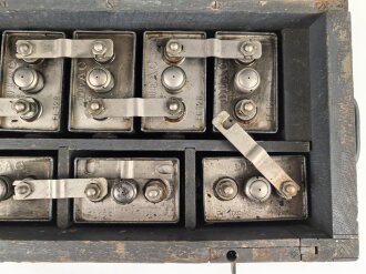 Wehrmacht, Nickelsammler " 12 NC 26 " Guter Gesamtzustand, Originallack. Funktion nicht geprüft, Deckel schliesst, lässt sich aber nicht verschliessen. Versand nur auf Palette