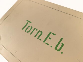 Gehäusedeckel zum Tornister Empfänger Berta der Wehrmacht. Neuzeitlich lackiert, der Beladeplan ist höchstwahrscheinlich neuzeitlich