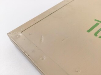 Gehäusedeckel zum Tornister Empfänger Berta der Wehrmacht. Neuzeitlich lackiert, der Beladeplan ist höchstwahrscheinlich neuzeitlich