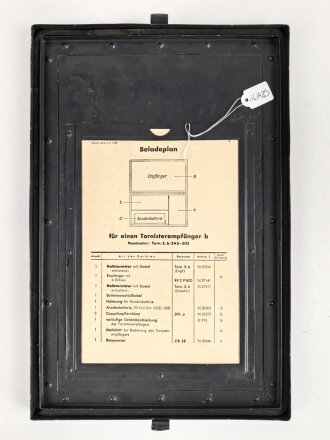 Gehäusedeckel zum Tornister Empfänger Berta der Wehrmacht. Neuzeitlich lackiert, der Beladeplan ist höchstwahrscheinlich neuzeitlich