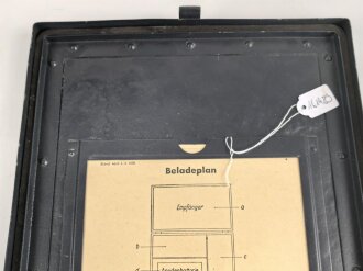 Gehäusedeckel zum Tornister Empfänger Berta der Wehrmacht. Neuzeitlich lackiert, der Beladeplan ist höchstwahrscheinlich neuzeitlich