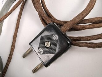 Doppelfernhörer f datiert 1943. Stecker unrichtig ergänzt